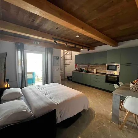 Apartmán Modern Duplex By The Sea, Next To Xemxija Bay